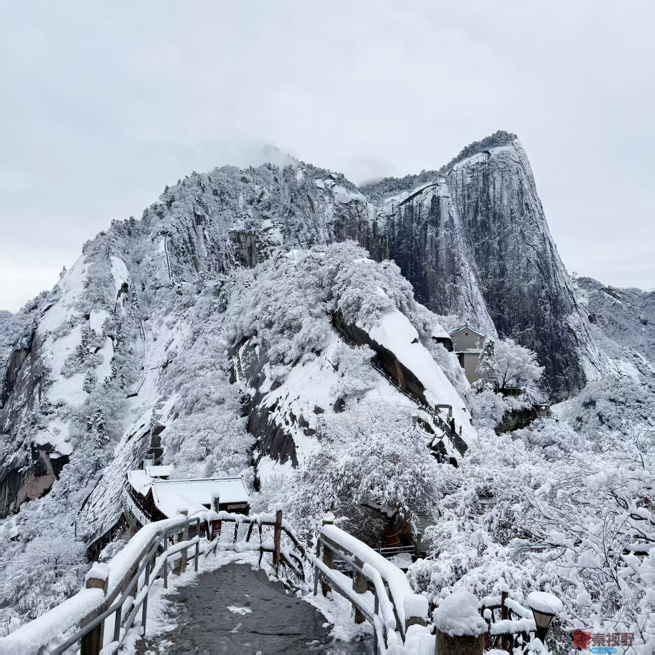 <strong>华山春雪：自然美与人之力</strong>