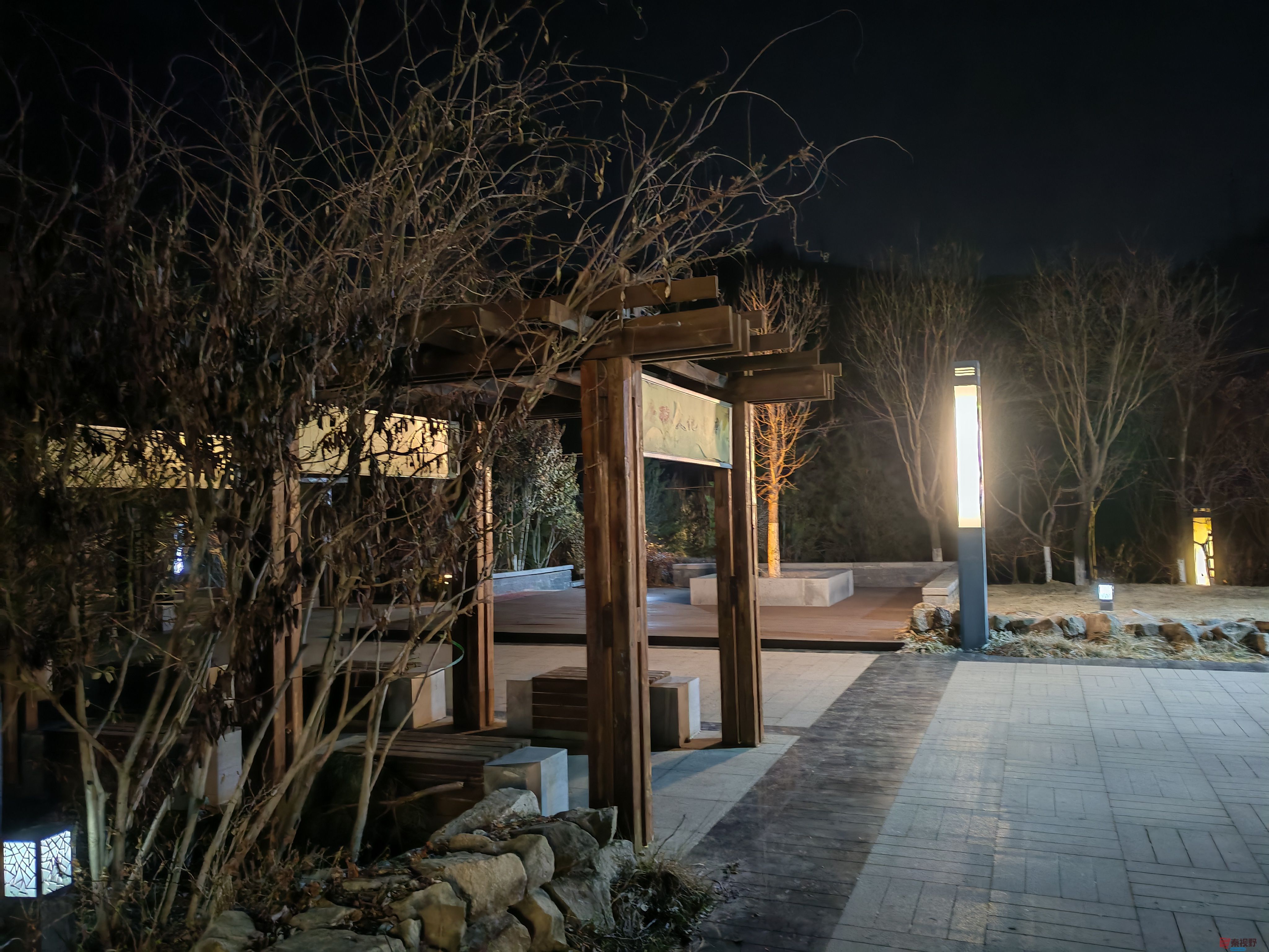 春日夜色下的铜川王家河湿地公园（1）【手机摄影周春辉】