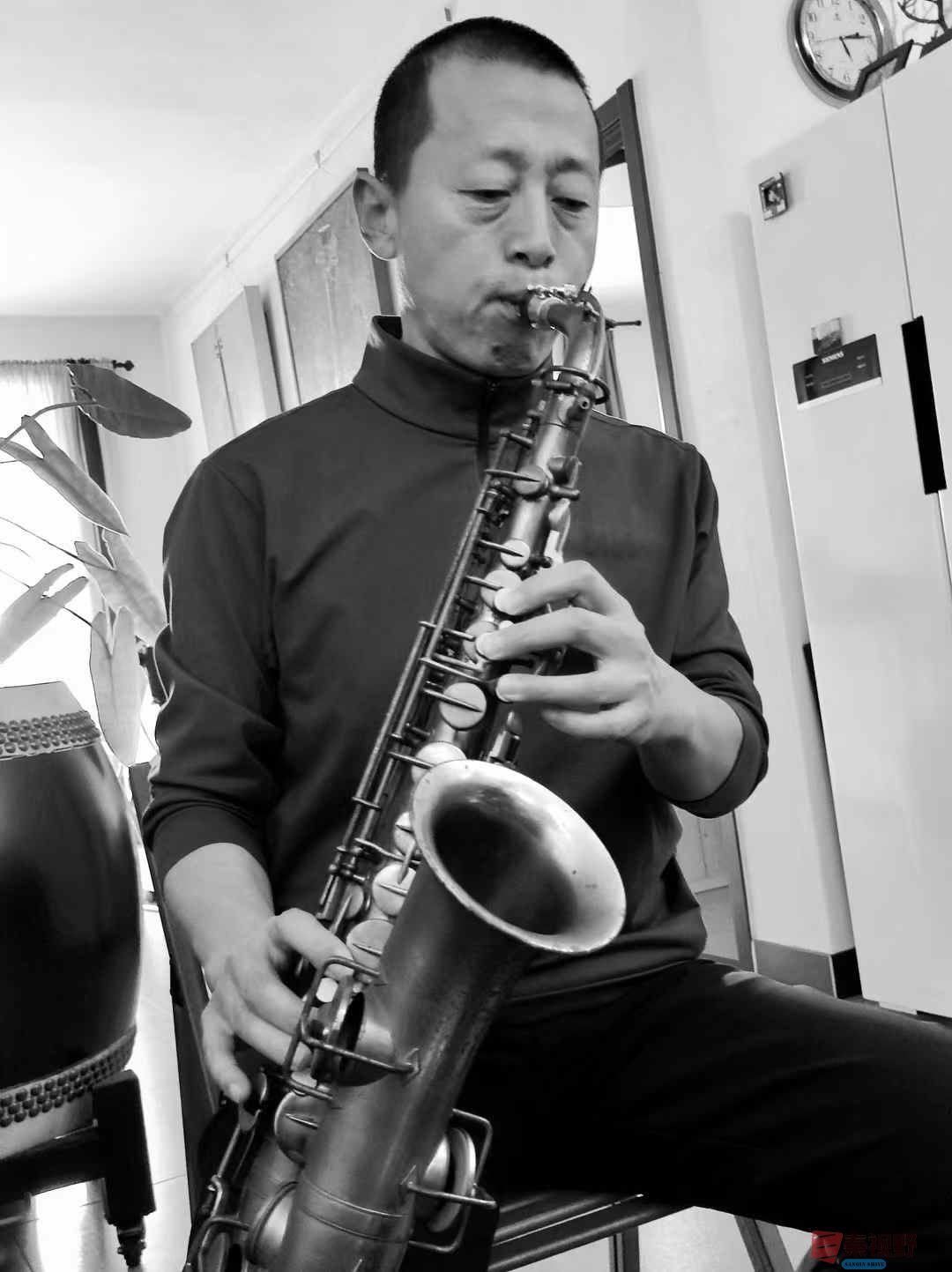 黄土歌手贺国丰