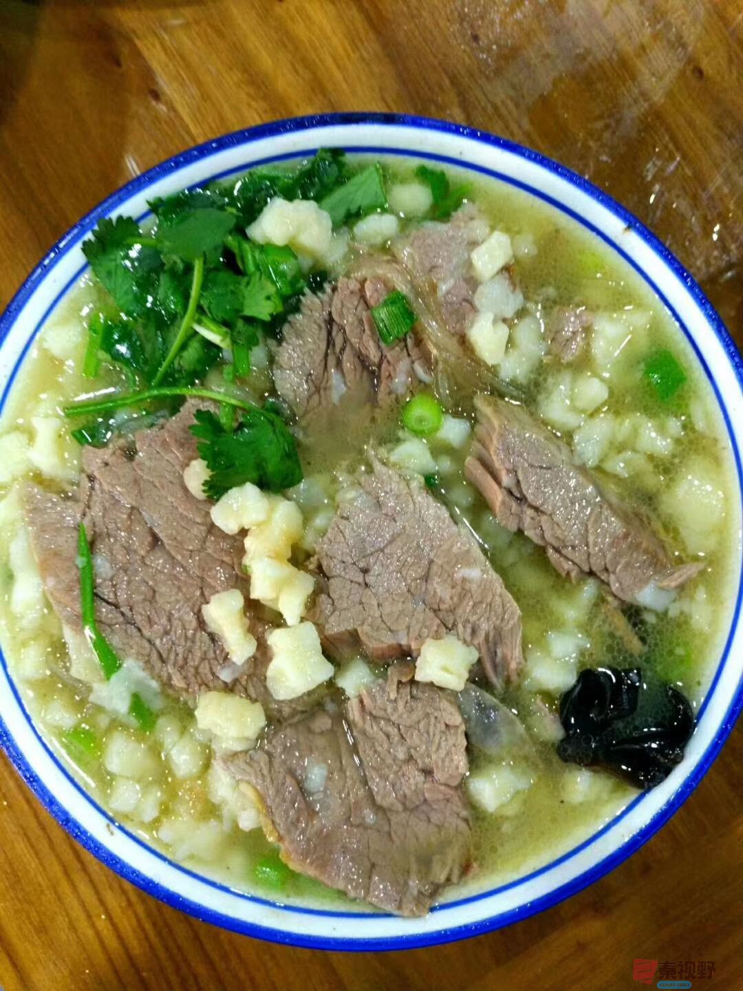 铜川老区的羊肉泡馍，主打的就是实在