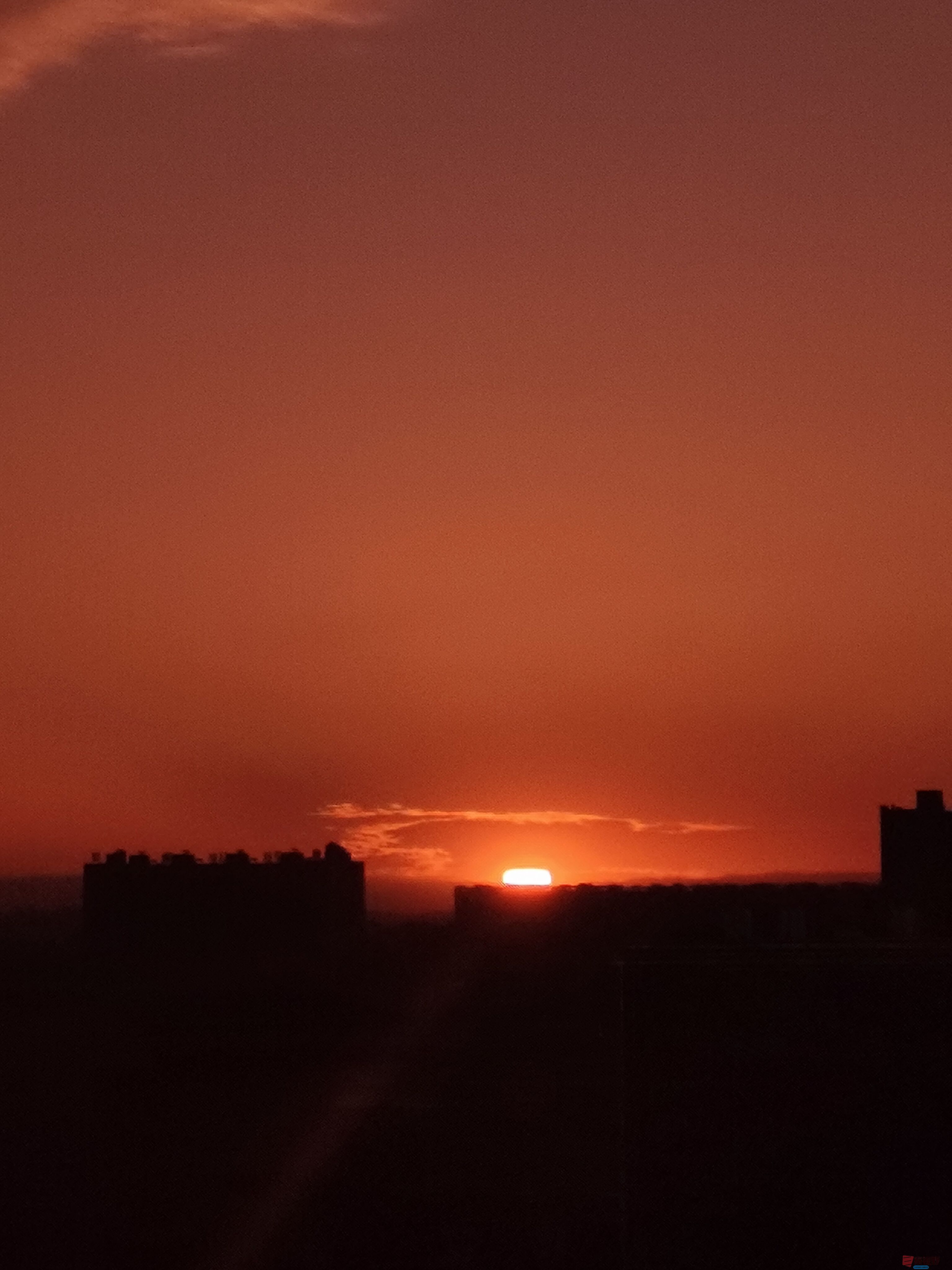 <strong>滤镜下的夕阳【摄影吕卫东】</strong>