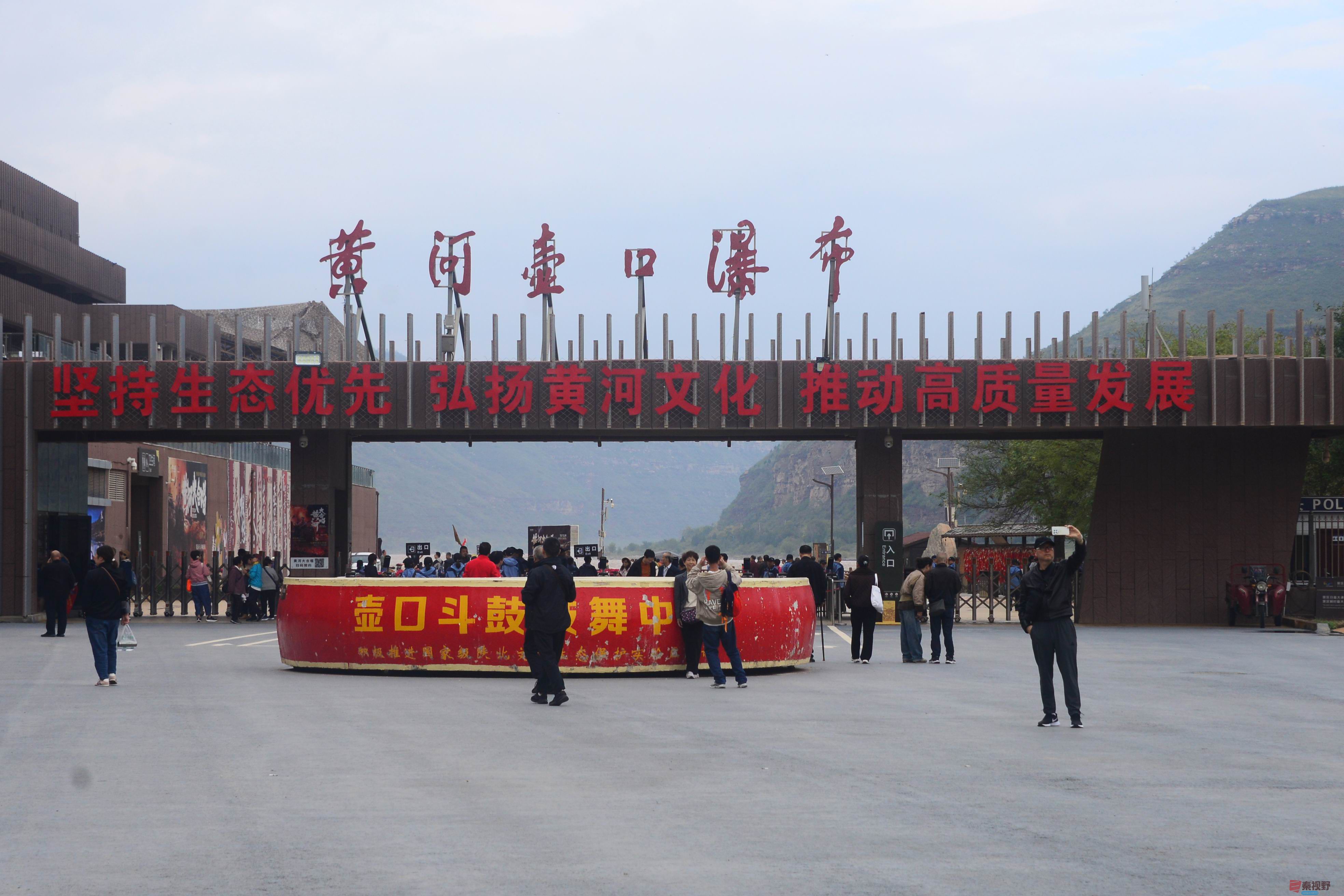 <strong>金秋时节，黄河壶口瀑布展现磅礴气势    </strong>