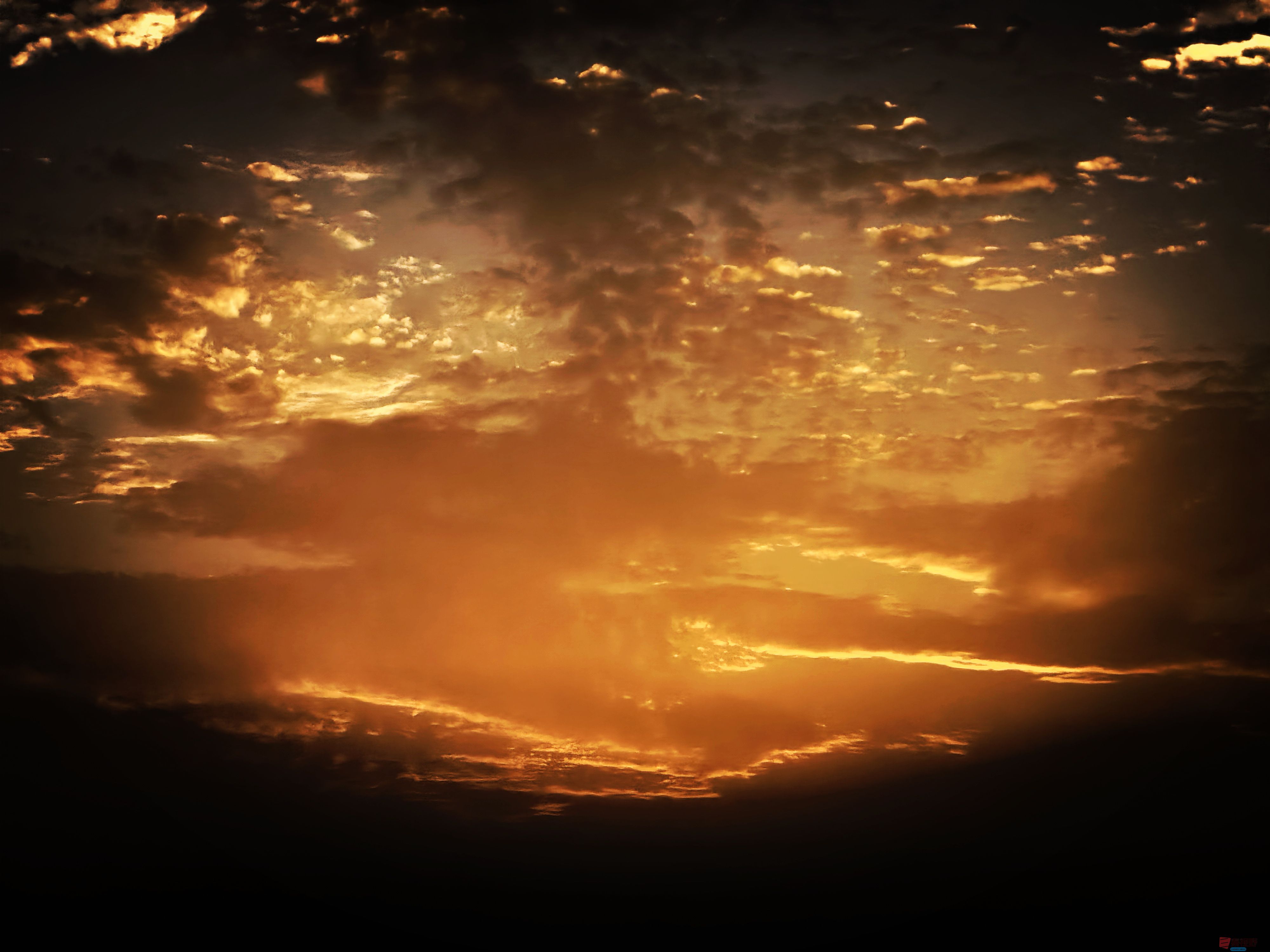 夕阳余晖映晚霞【摄影刘孝文】