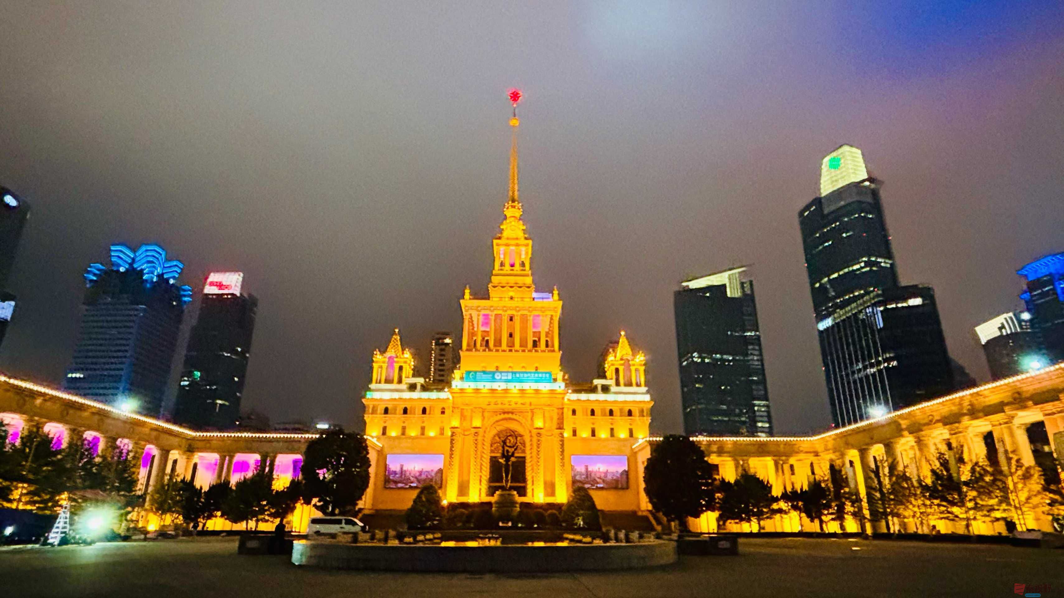 <strong>秋日都市风光【摄影张巧玲】</strong>