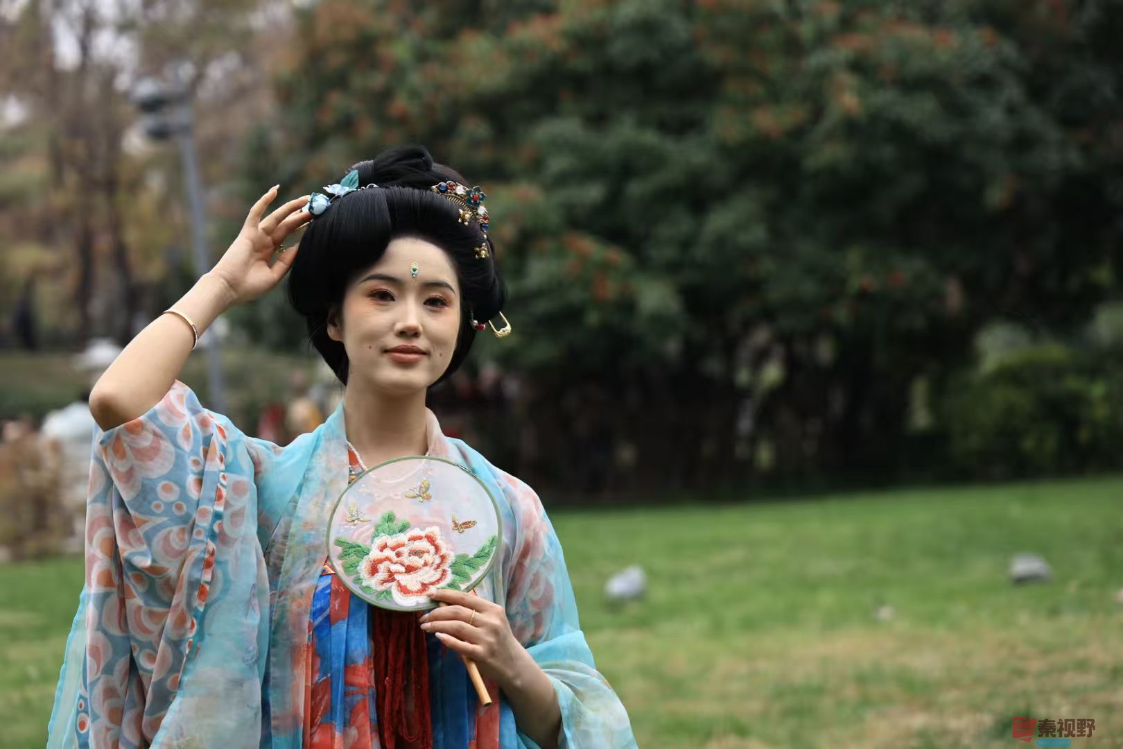 <strong>天宫仙姿入凡来   试问今夕是何年【摄影宋宝文】</strong>