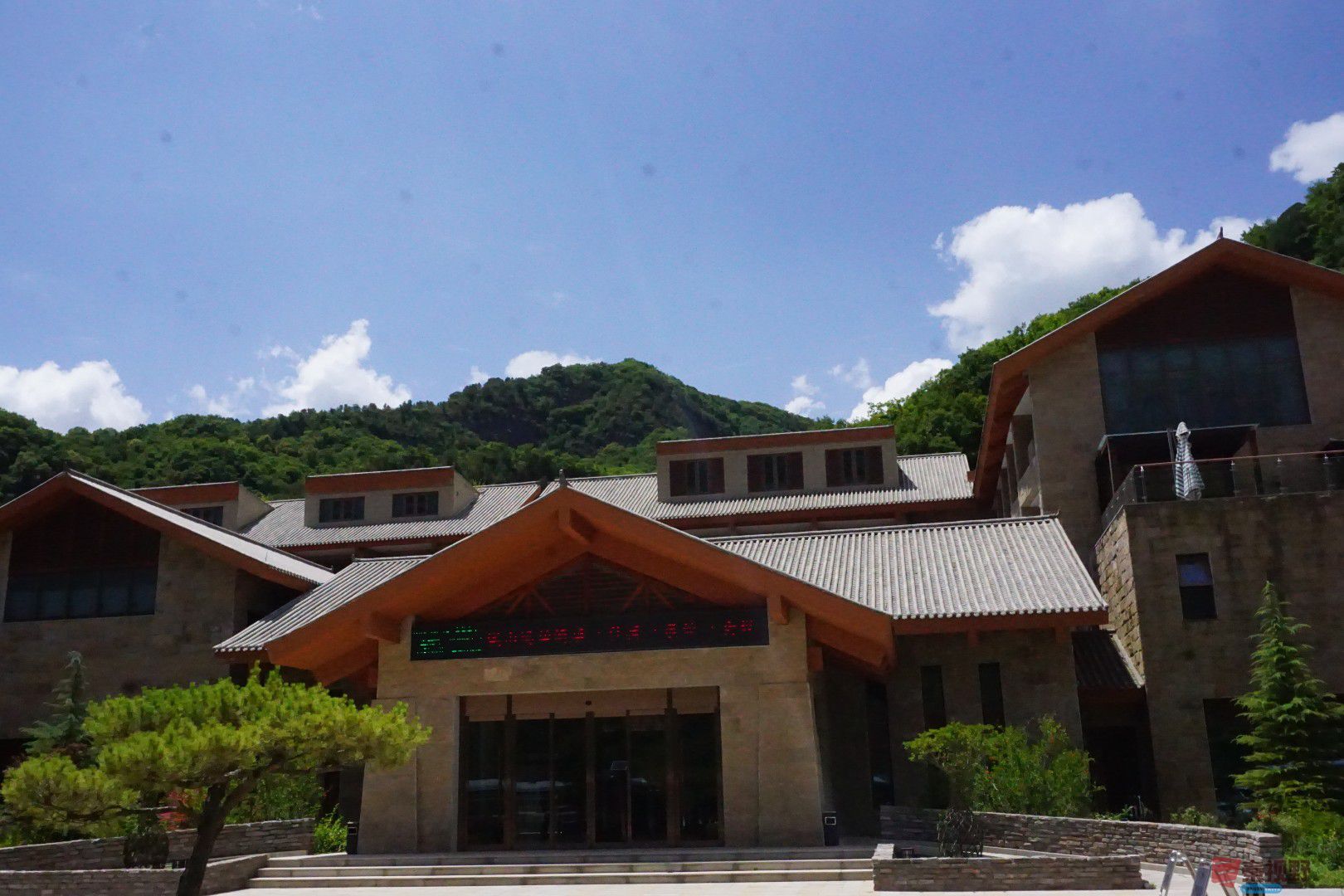 孙宏伟照金溪山胜景景区_20251126192155_100_469 (2).jpg