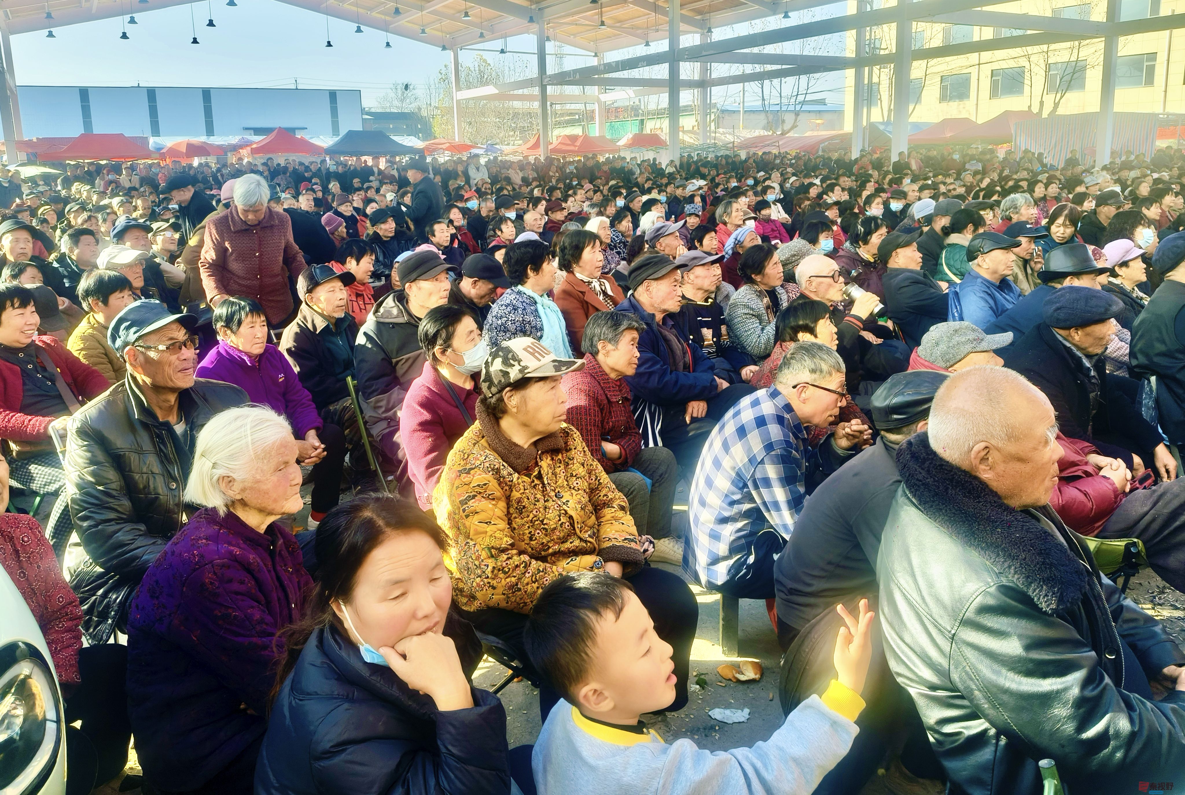 任周民戏迷观看秦腔《杨家将》_20251129214151_377_1580 (11).jpg