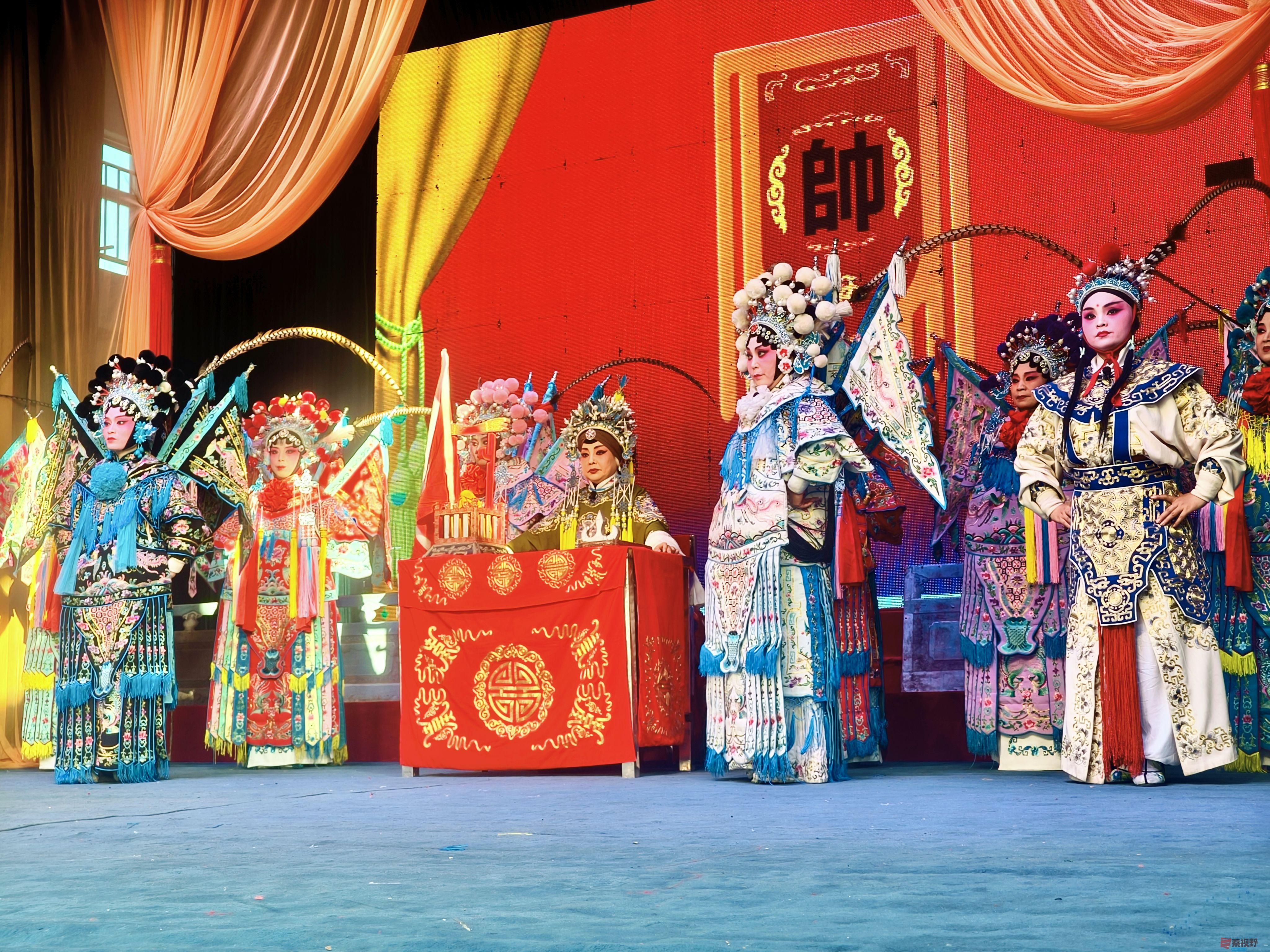 任周民戏迷观看秦腔《杨家将》_20251129214151_377_1580 (2).jpg