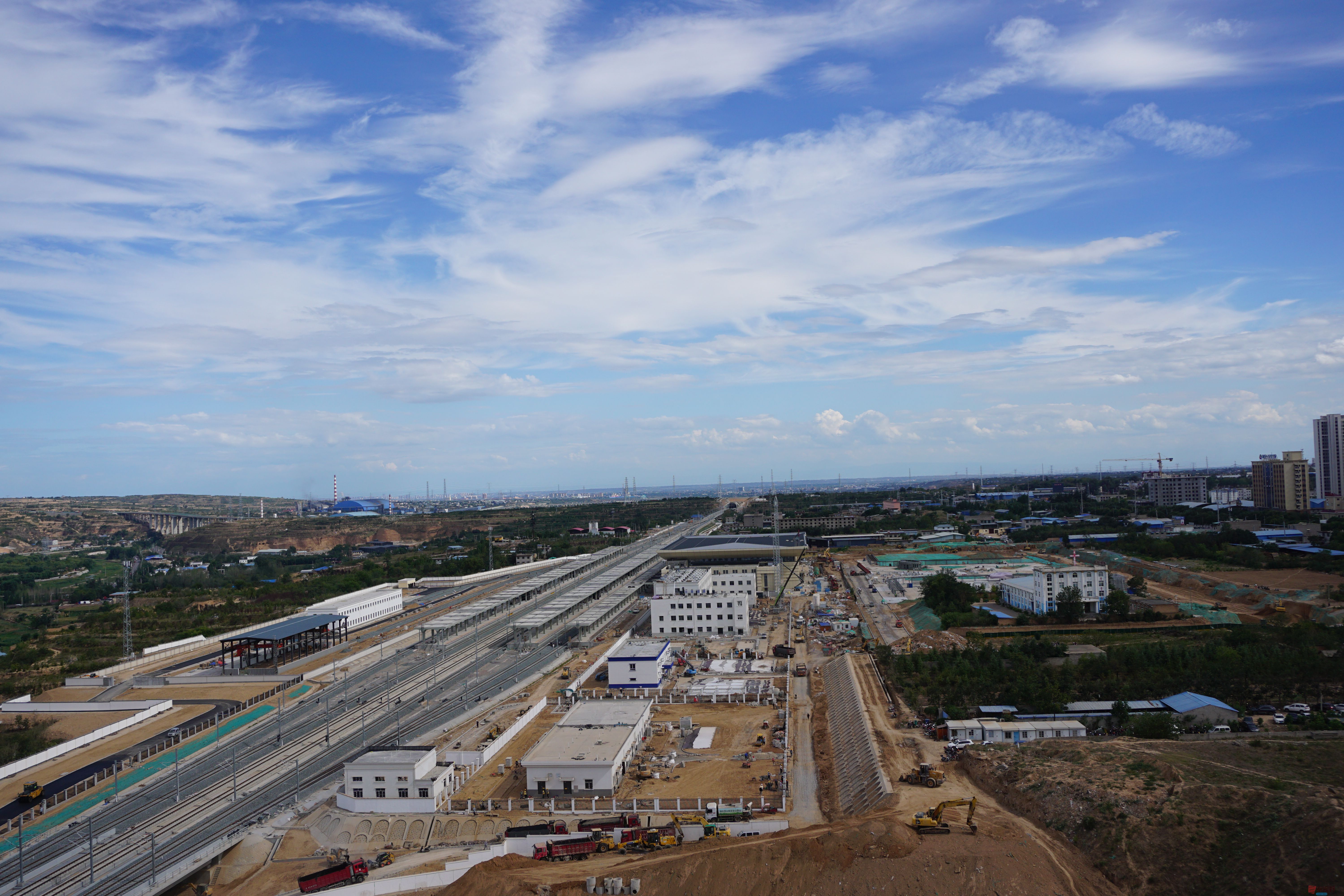 孙宏伟西延高铁铜川站掠影_20251201105956_120_469 (8).jpg